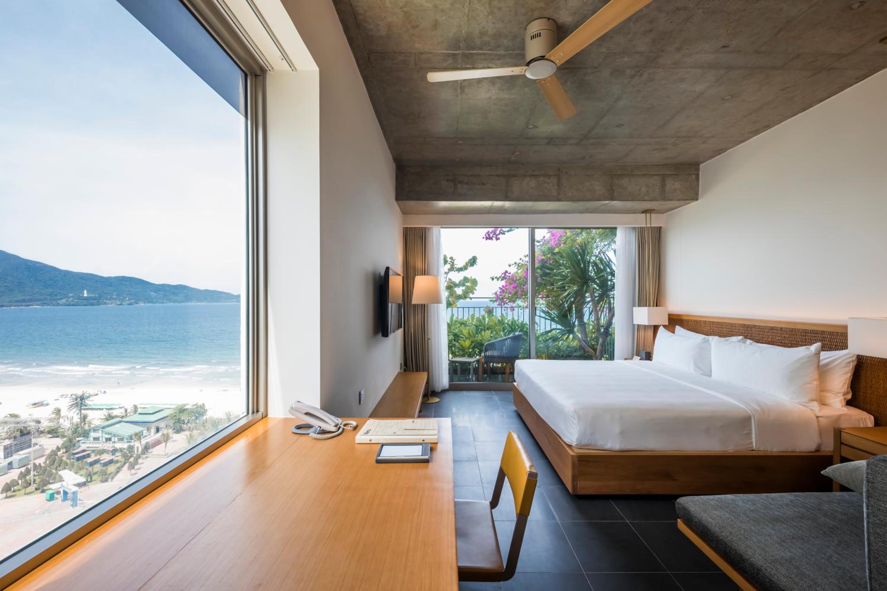 Ocean, Deluxe, Balcony