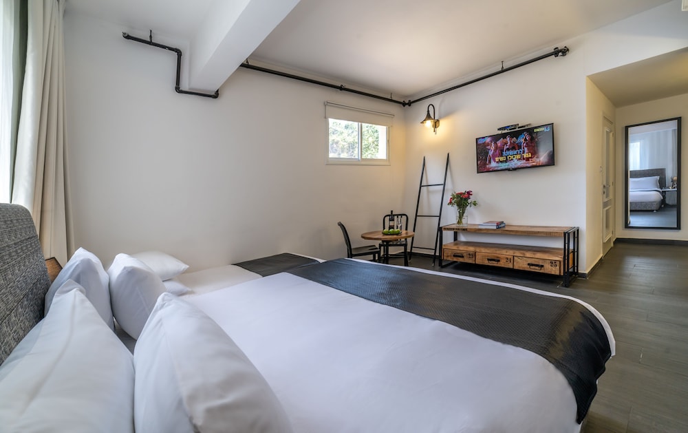 ROOM, TRIPLE