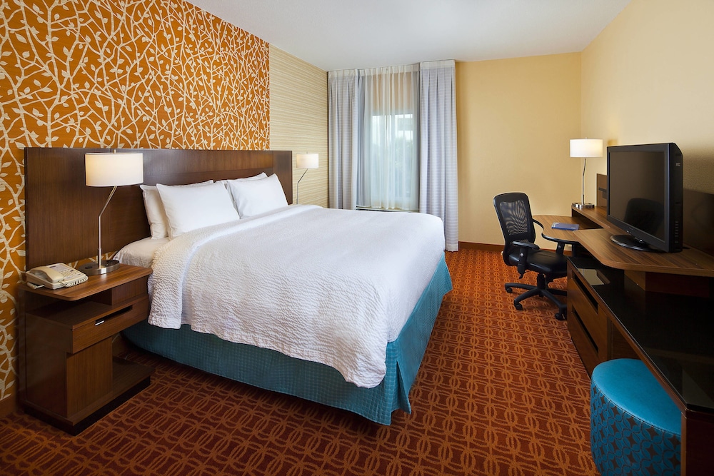 Fairfield Inn Suites By Marriott Houston Hobby Airport 8/28