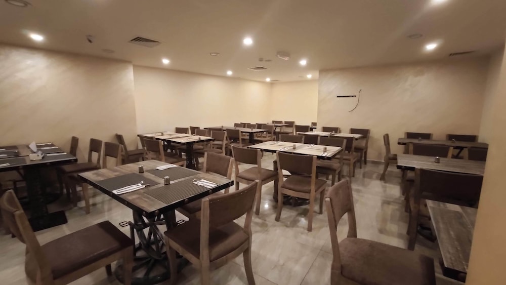 Jewheret Alswefiah Hotel Suites 35/45