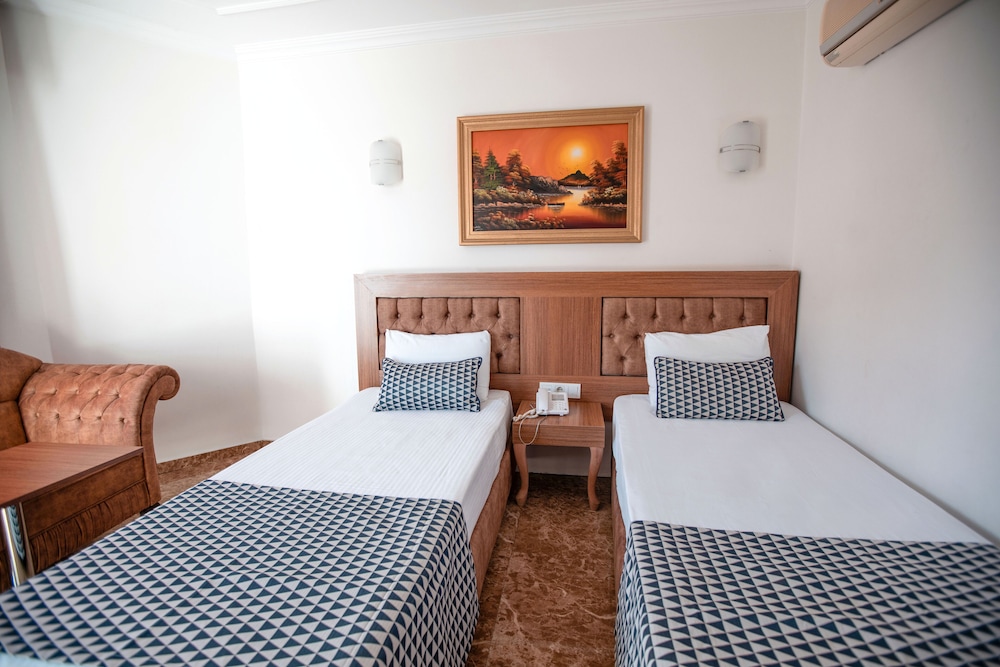 Kristal Beach Hotel 24/48