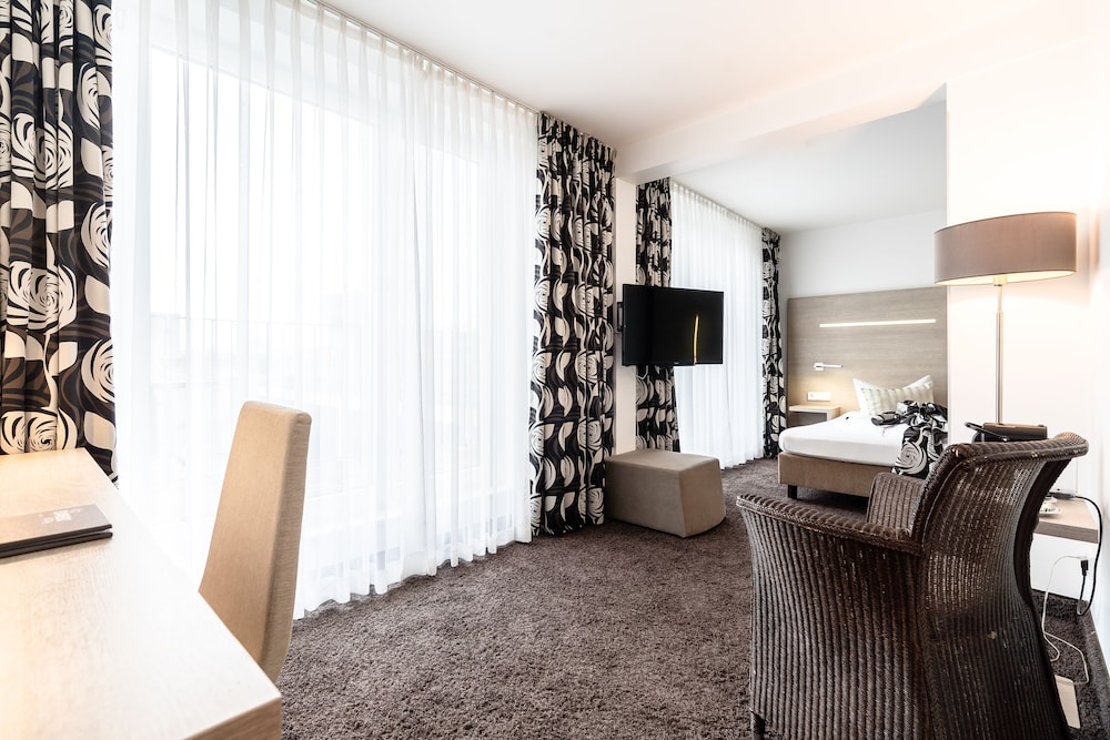 Hotel Demas City 58/72