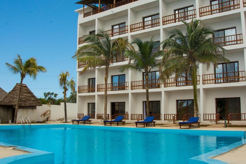 Malika Nungwi Hotel 6/41