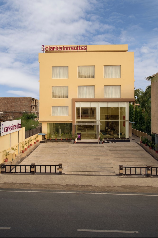 Clarks Inn Suites Katra 2/50