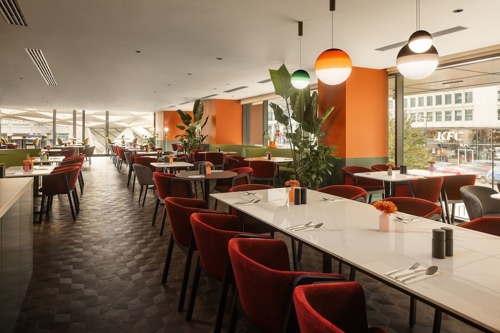 Cardo Brussels, Autograph Collection 36/48