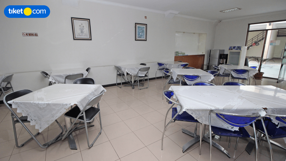 Bukit Dago Hotel 7/11