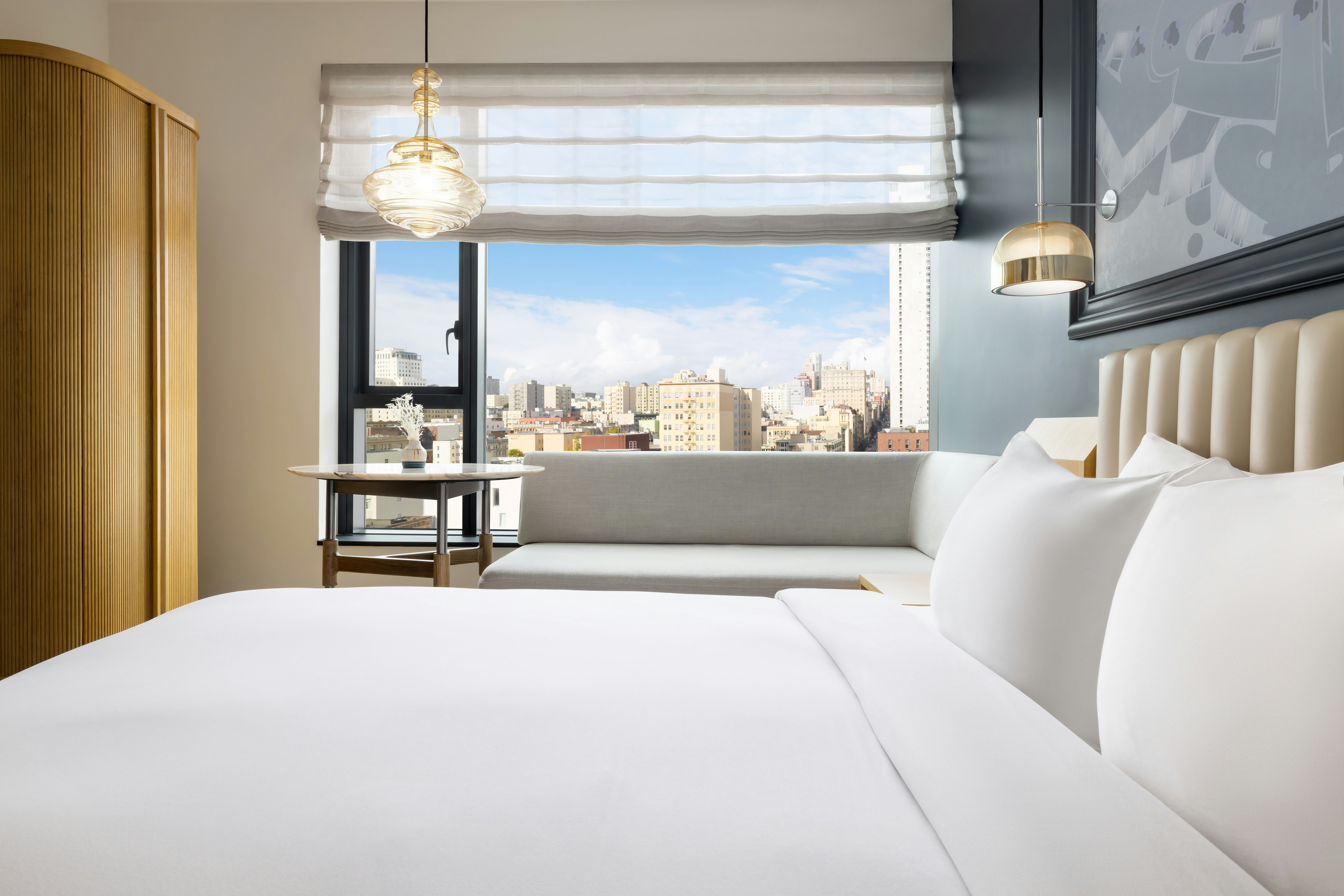 SKYLINE, KING BED, CORNER