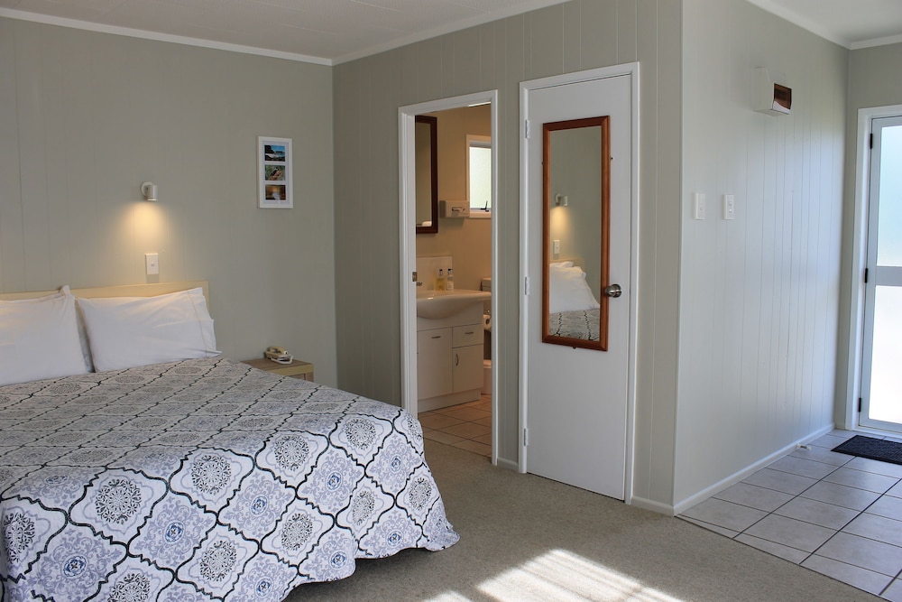Ash Grove Boutique Motel 20/70