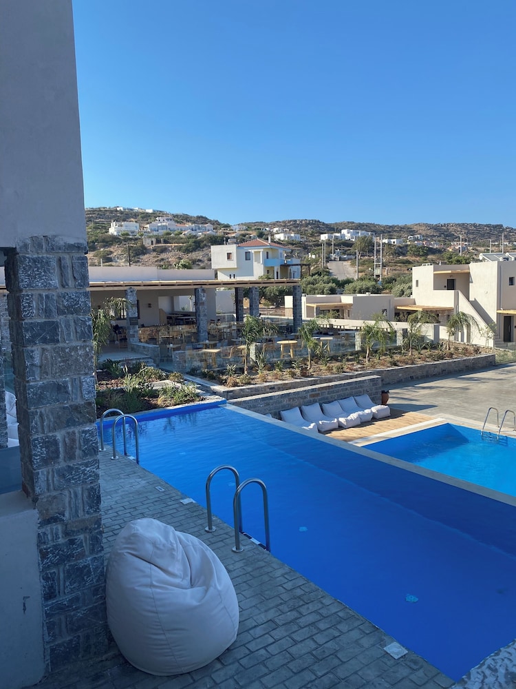 Helios Beach Hotel & Bungalows 30/48