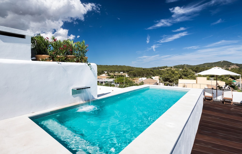 Gatzara Suites Santa Gertrudis 70/76
