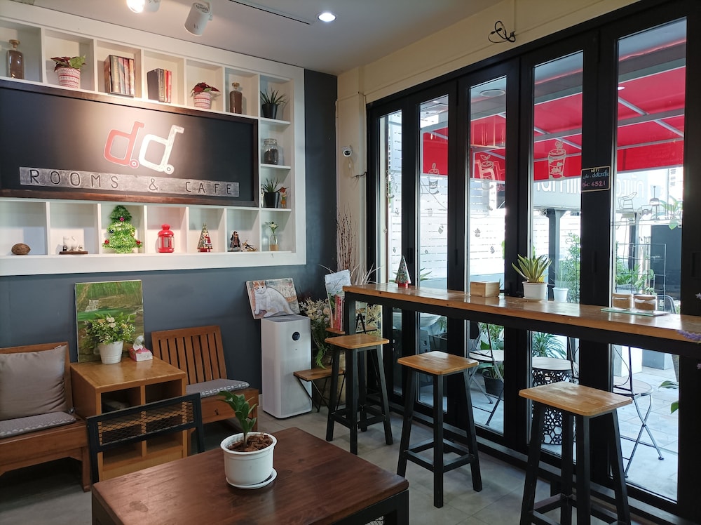 Double D Rooms & Cafe 48/59