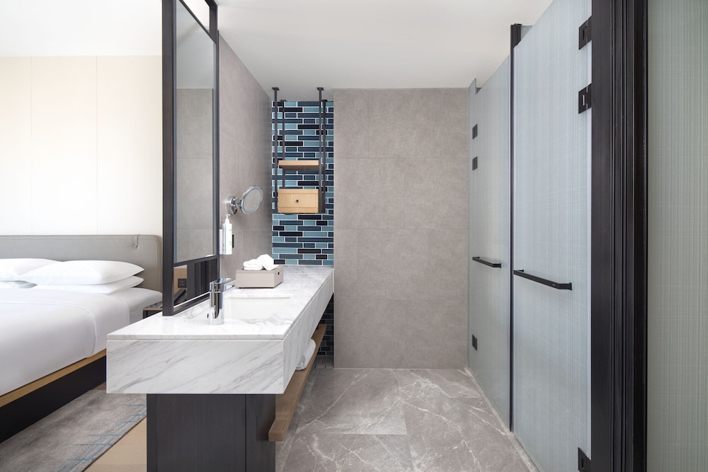 غرفة سوبيريور بسرير كينج بإطلالة على المدينة، Fairfield by Marriott Huai'An Downtown 2/2