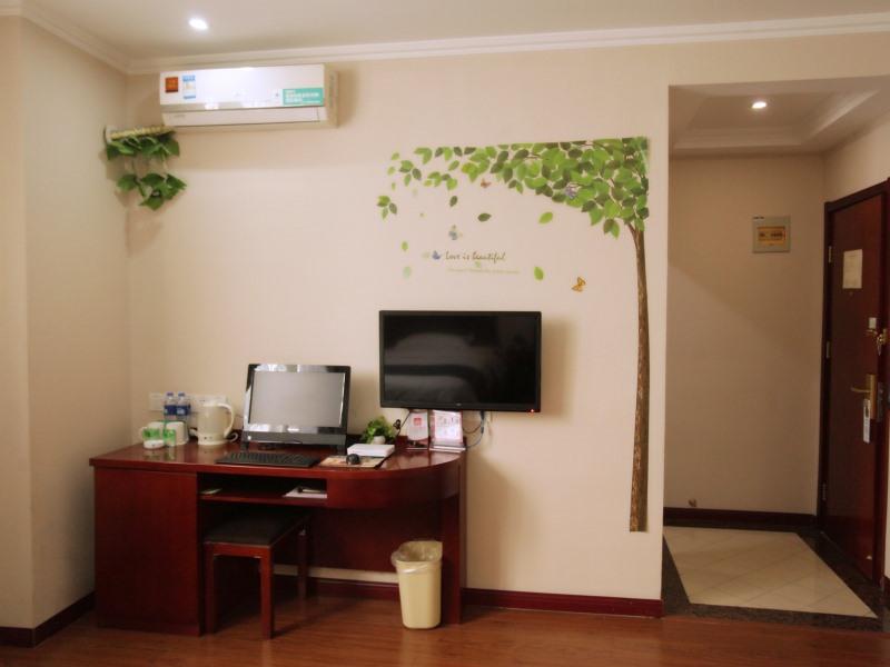 GreenTree Inn Zhenjiang Yangzhong North Gangdong Road Food Street Express Hotel 41/50