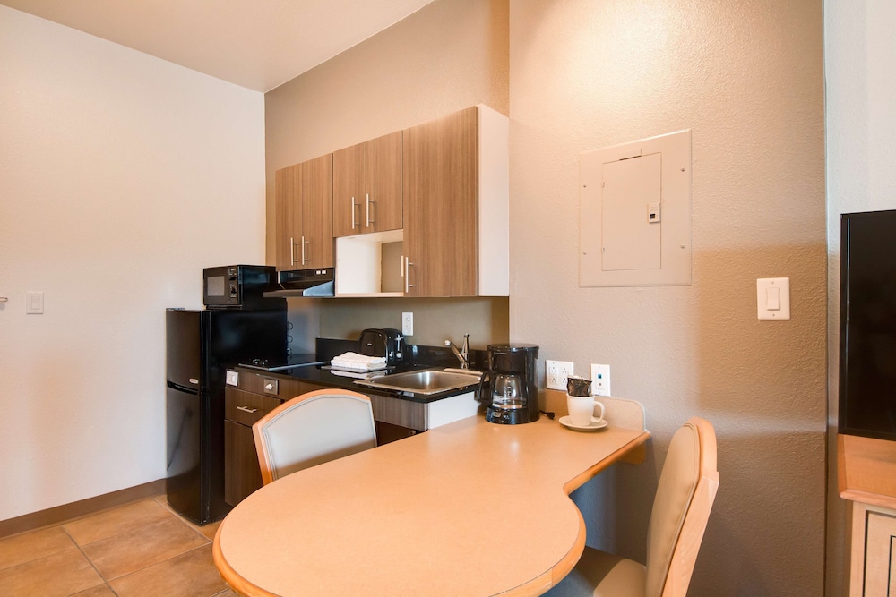 Motel6 Brownsville, TX 50/70