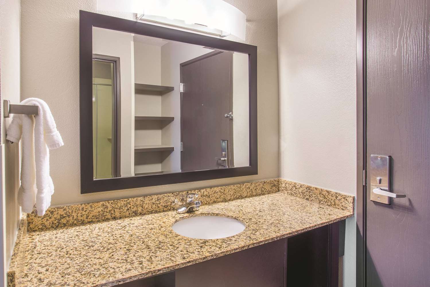 La Quinta Inn and Suites by Wyndham O Fallon, IL - St. Louis 35/37