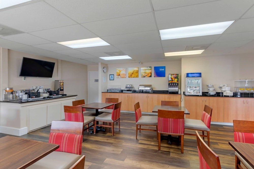 Comfort Suites Victorville-Hesperia 44/56