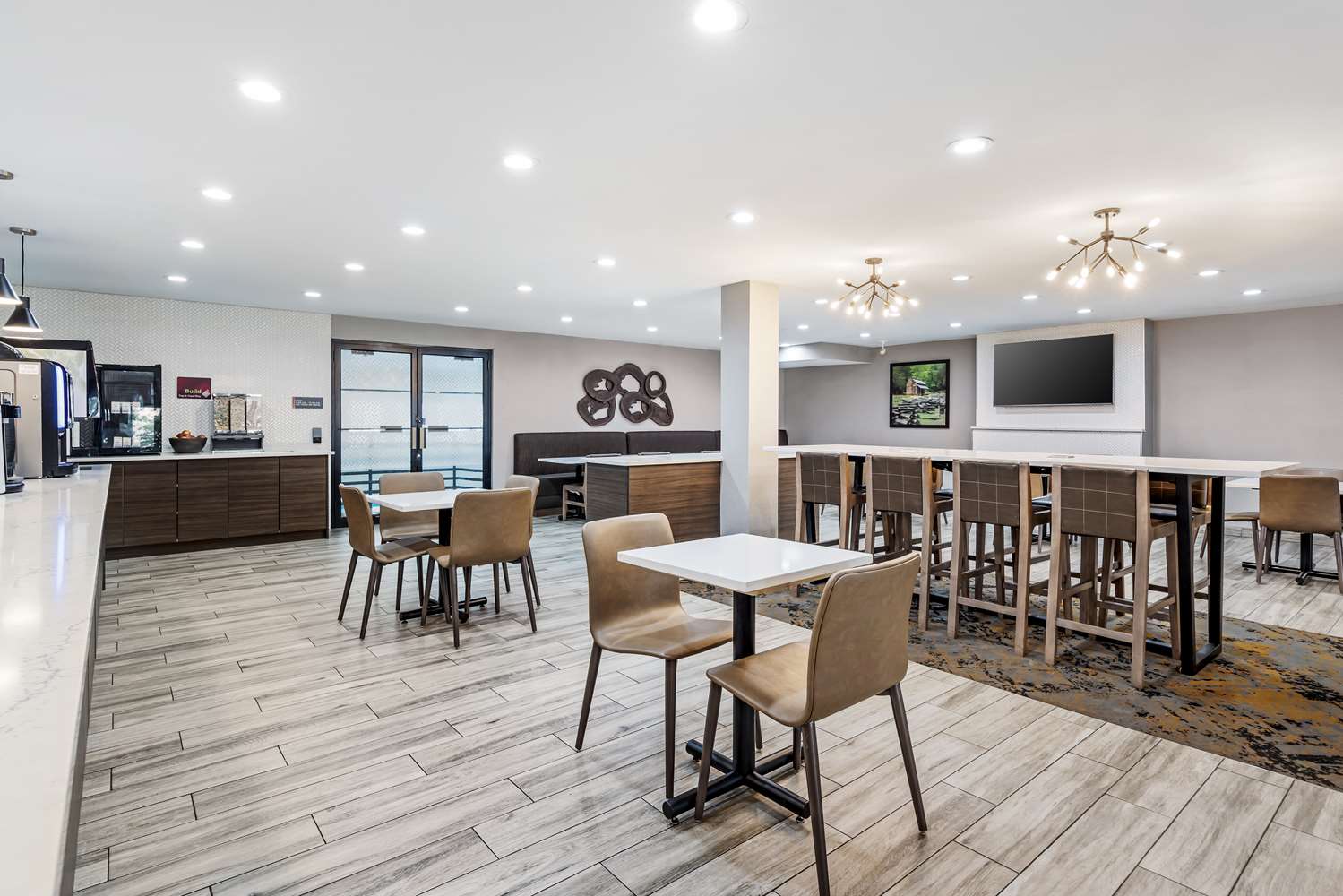 Best Western Plus Bourbonnais Hotel & Suites 8/15