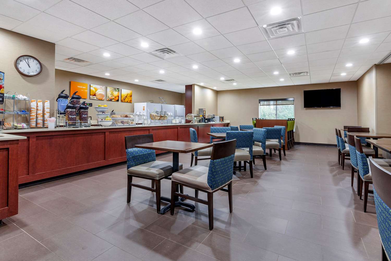 Comfort Suites Escanaba West 29/34