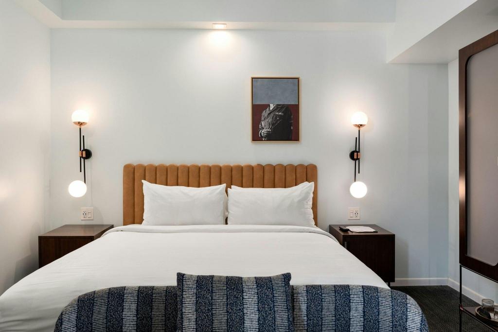 Cozy, Courtyard, Guest Room, King Bed, Courtyard View