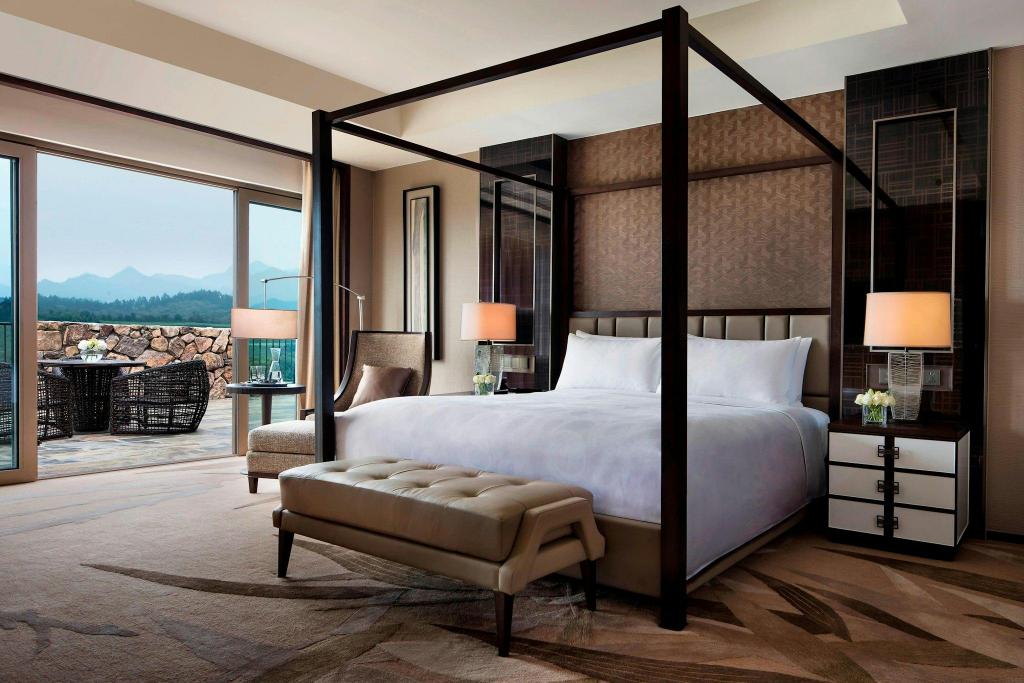 1 Bedroom, Presidential, Suite, King Bed, Golf Course View