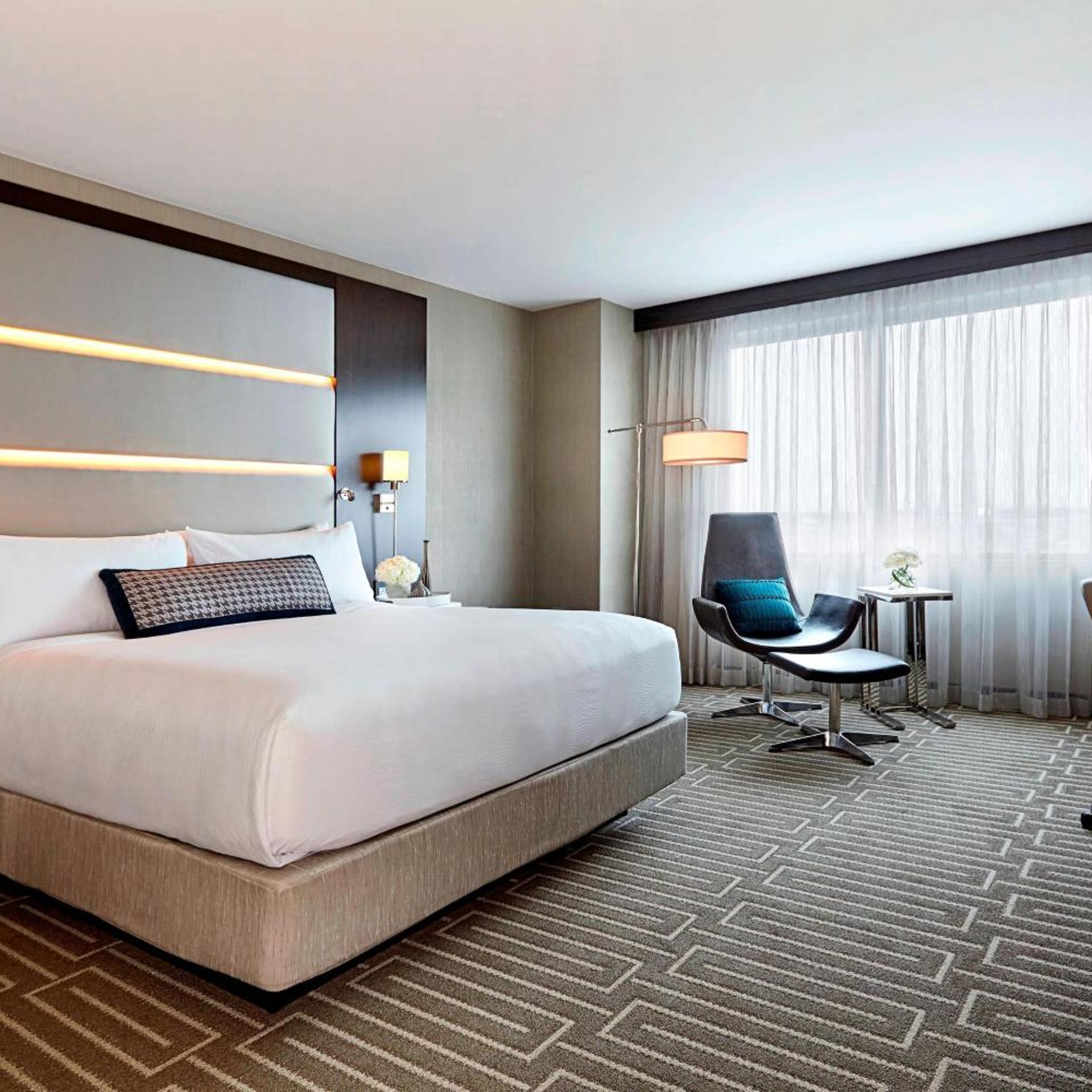 غرفة بسرير كينج وسرير كينج أو كوين في طابق مرتفع، JW Marriott Minneapolis Mall of America 2/8
