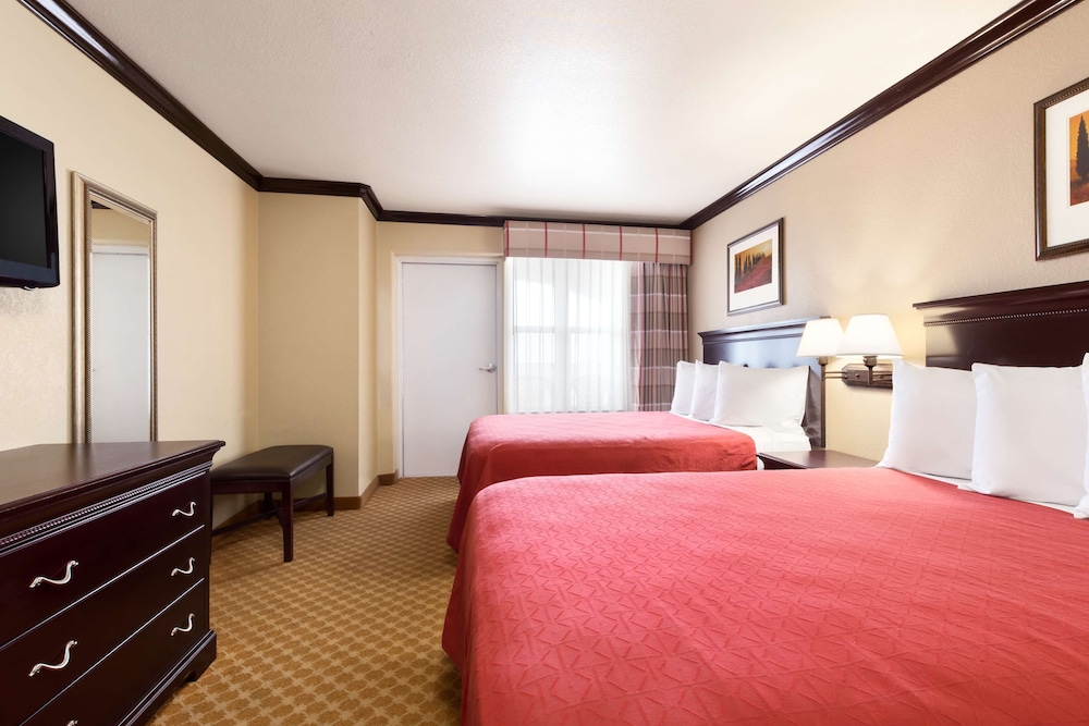 Comfort Inn & Suites Galveston Central Island near Pier 12/28
