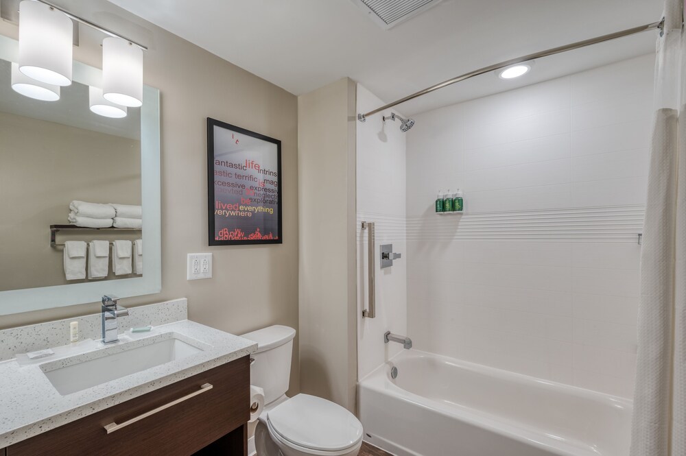 TownePlace Suites by Marriott Indianapolis Airport 8/63