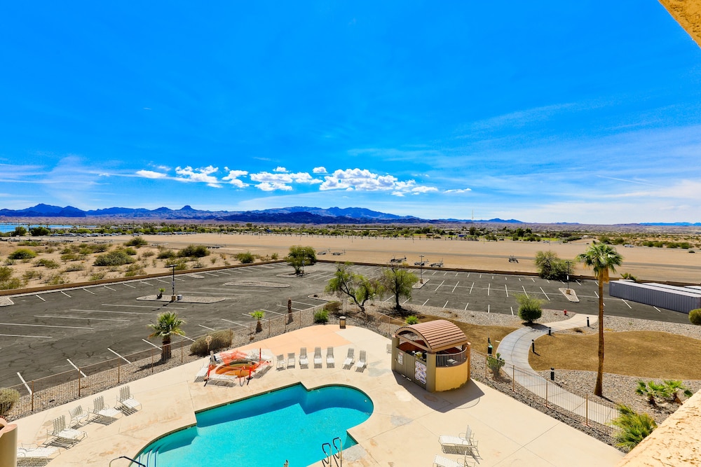 Studio6 Suites Lake Havasu City AZ 54/61