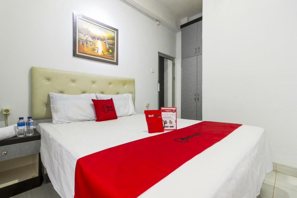 Reddoorz Near Gajah Mada Plaza 2 11/27