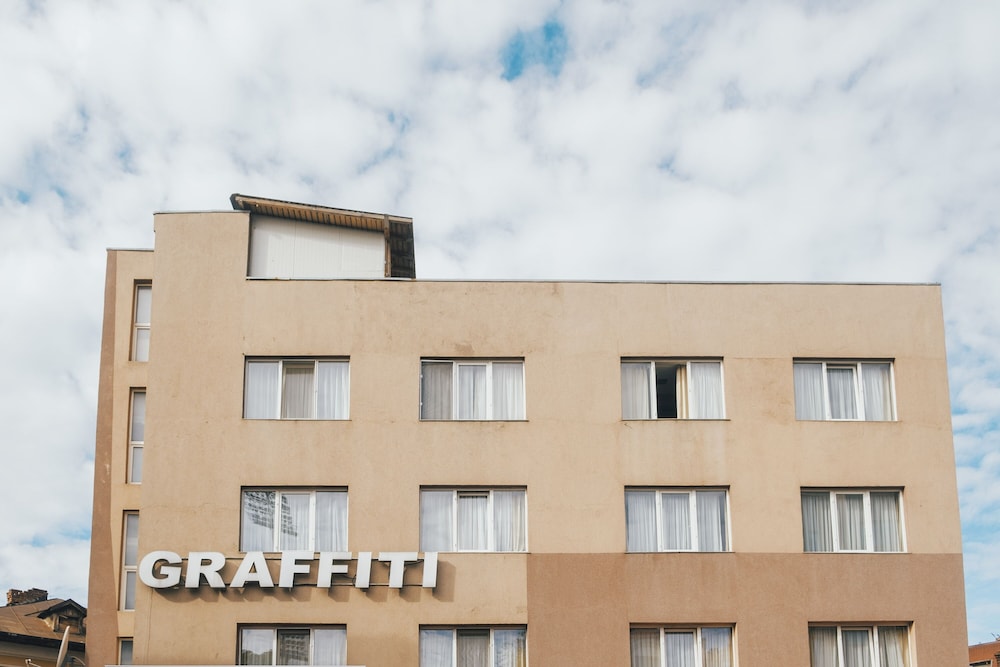 Hotel Graffiti 2/55