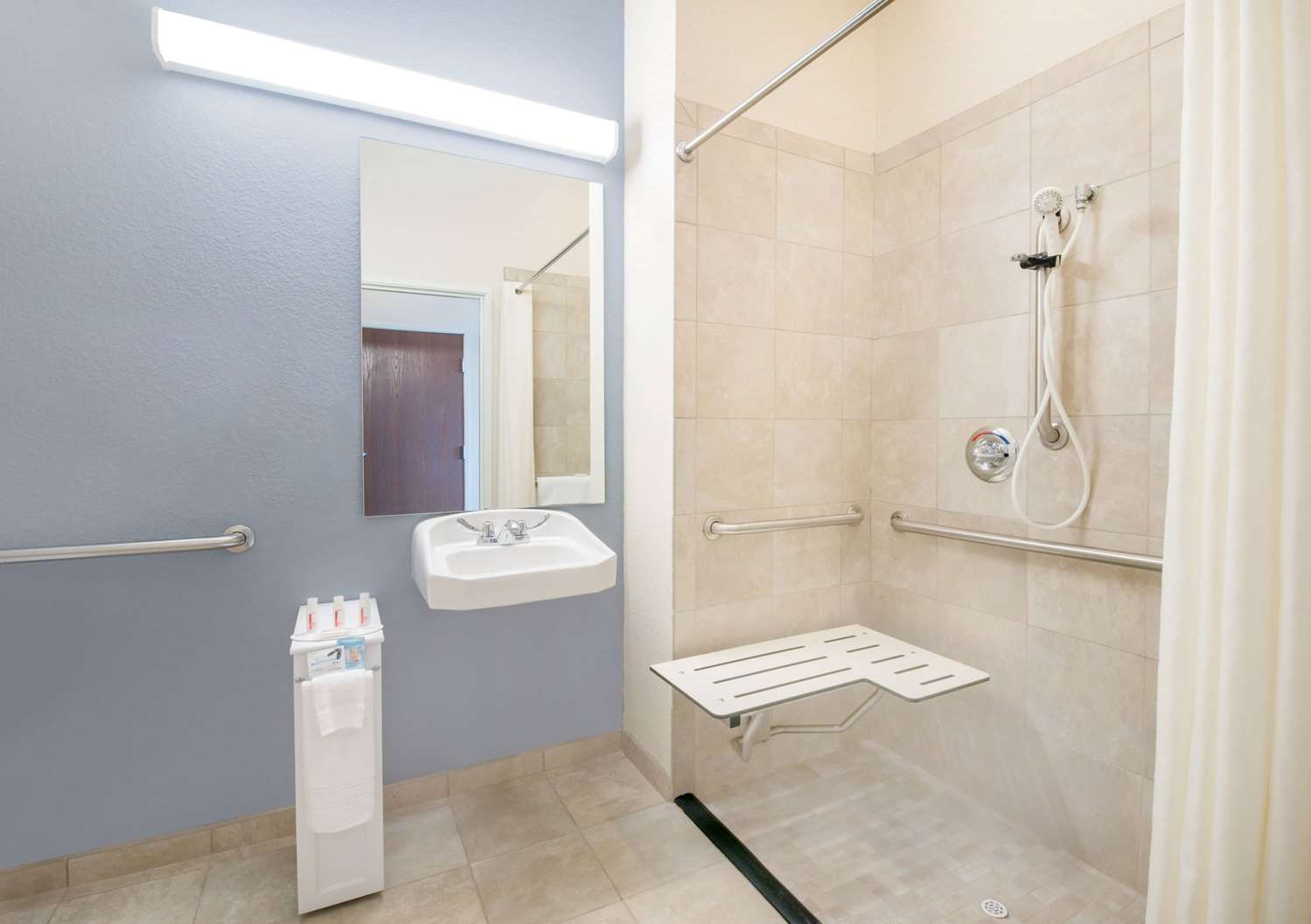 Microtel Inn And Suites By Wyndham Stanley 20/21