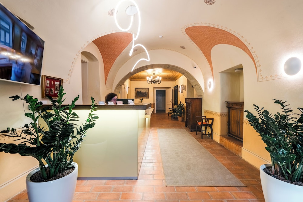 Hotel Latran 7/52