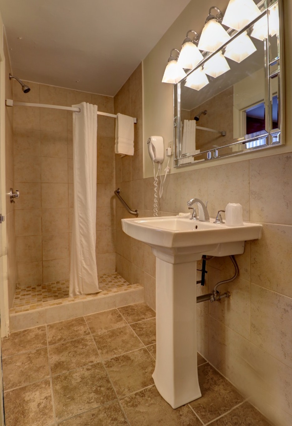 Senator Inn & Spa 49/50