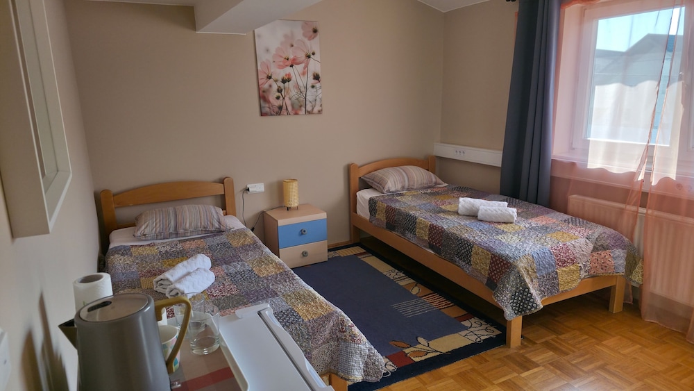 BASIC, TWIN BEDS