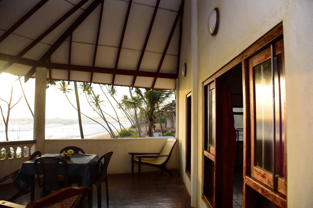 Shanthi Beach Resort 6/48