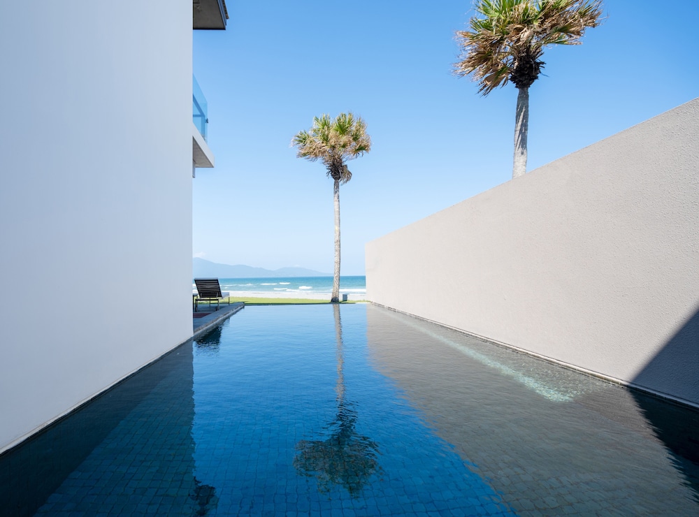Beach front villa by Emblemsea in hyatt 38/50