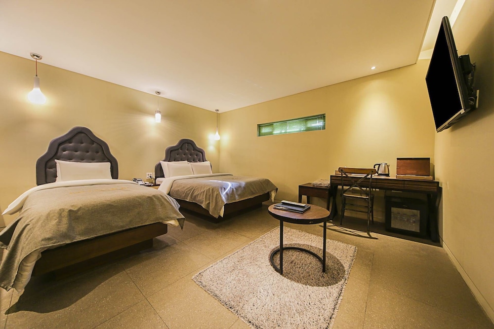 Hotel Myeongjak 11/67