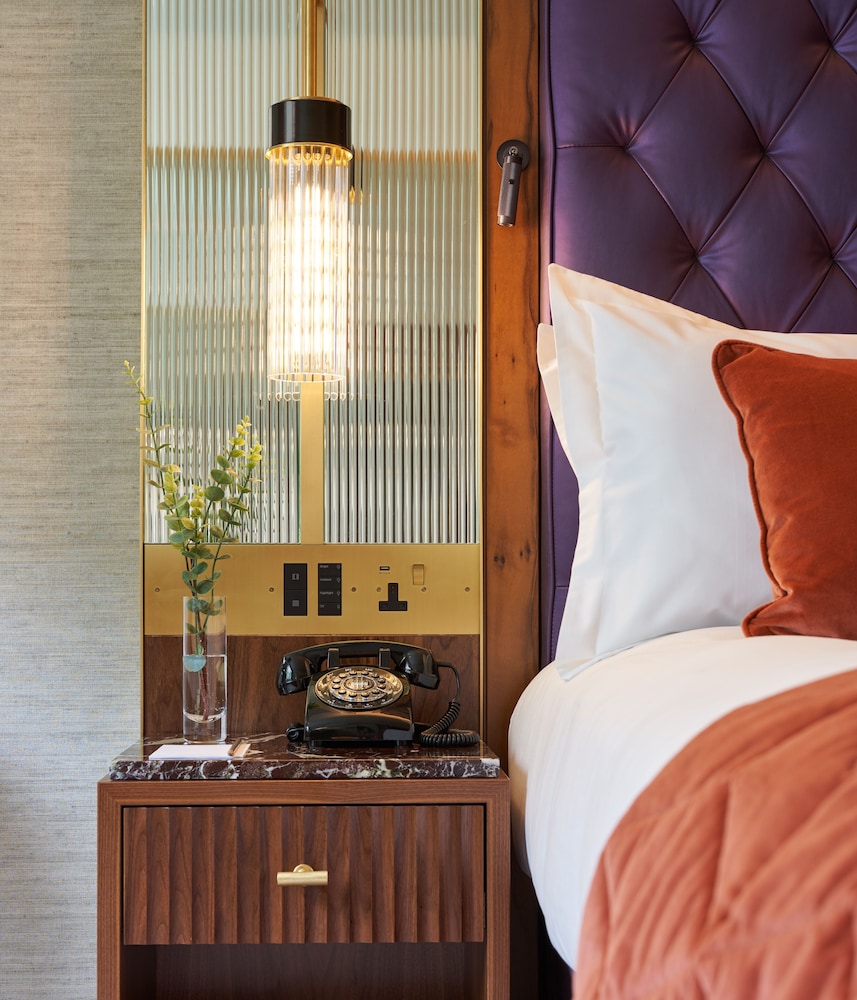 Fitzwilliam Hotel 13/52
