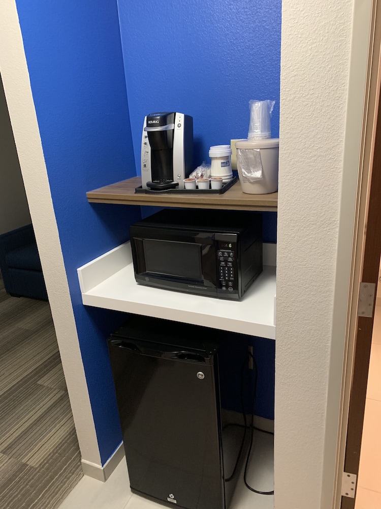 Holiday Inn Express Hotel And Suites Memphis Germantown 8/69