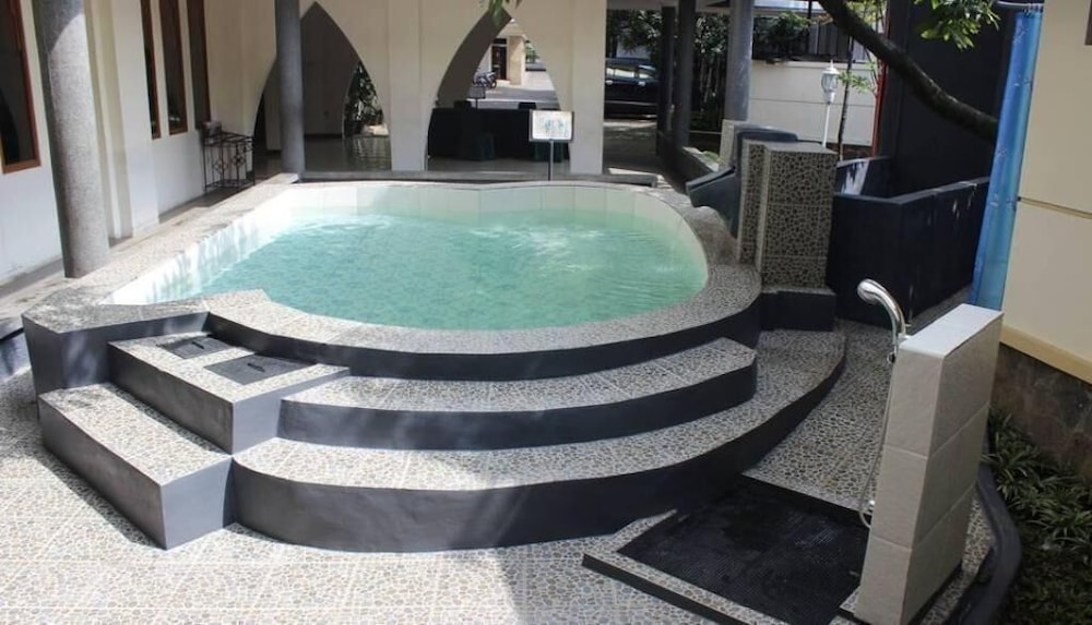 Lingga Hotel 5/37