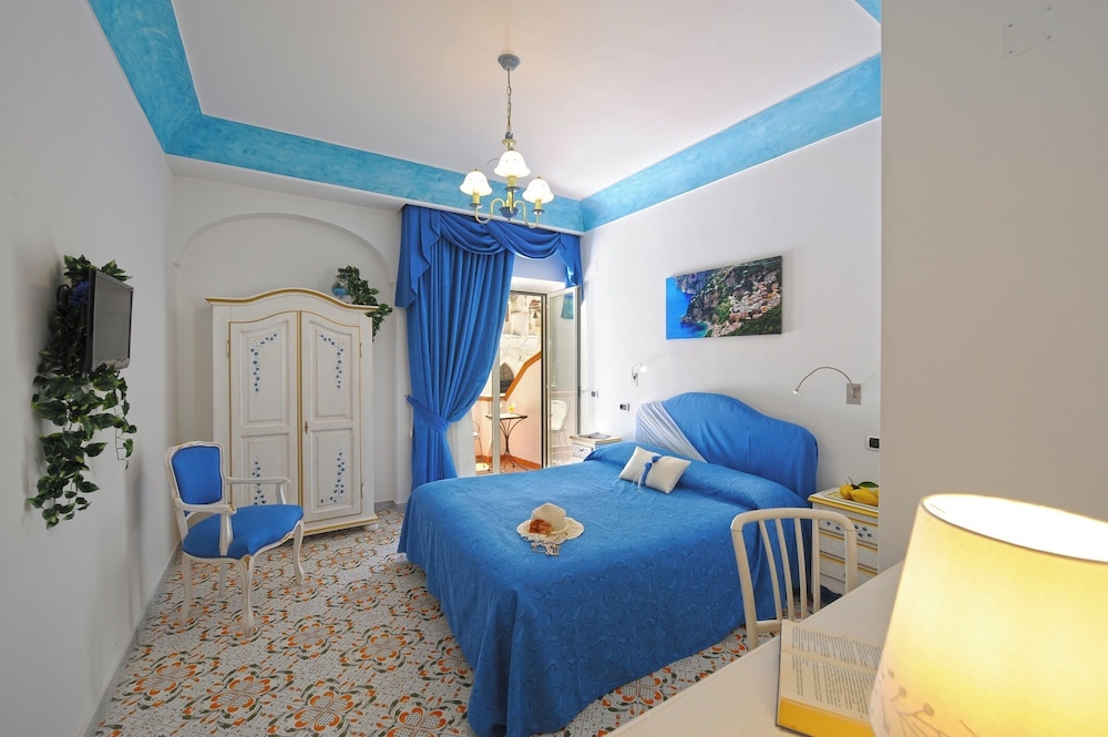 ROOM, DOUBLE BED, PARTIAL SEA VIEW, BALCONY