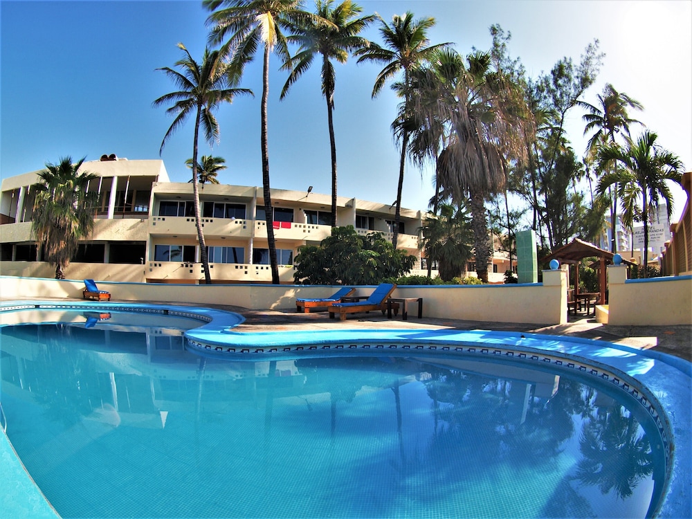 Las Jacarandas Hotel 4/37