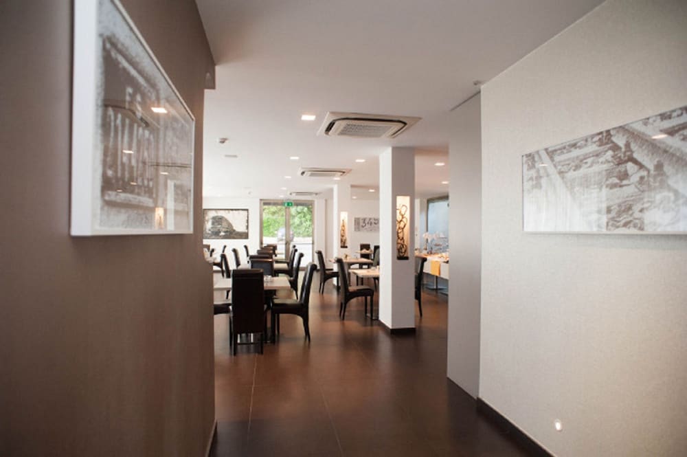 Ferro Hotel 30/33