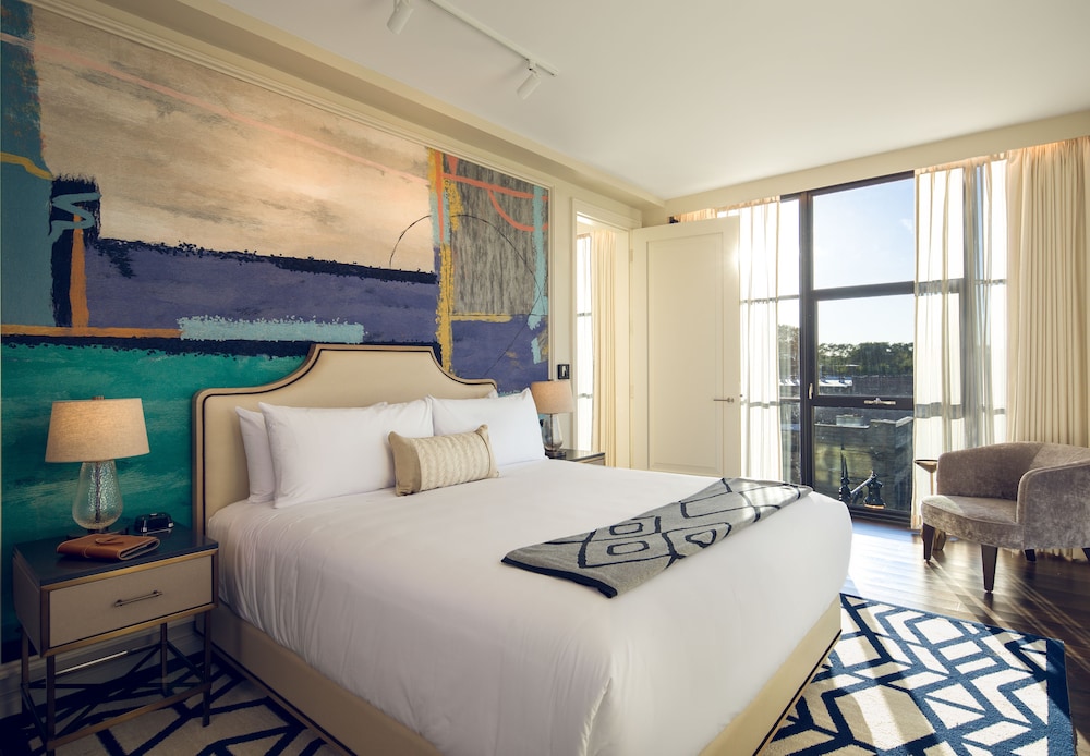 RENOVATED, SUITE, KING BED