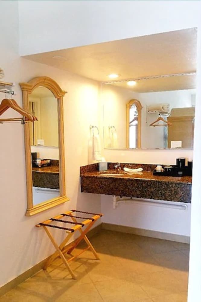 Dolphin Key Resort 50/50