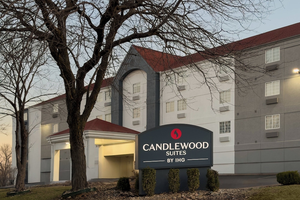 Candlewood Suites Topeka 1/49