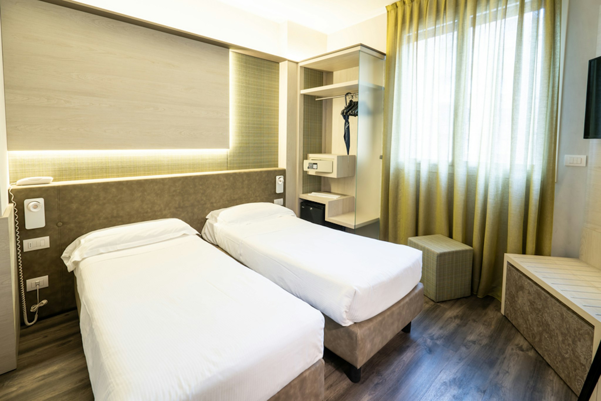 Hotel Des Etrangers 8/41
