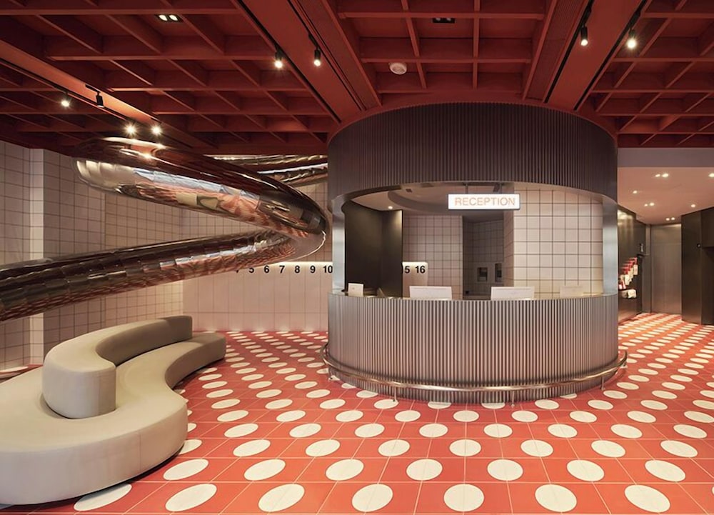 RedDot Hotel 4/50