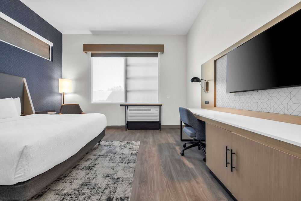 ROOM, KING BED, ACCESSIBLE
