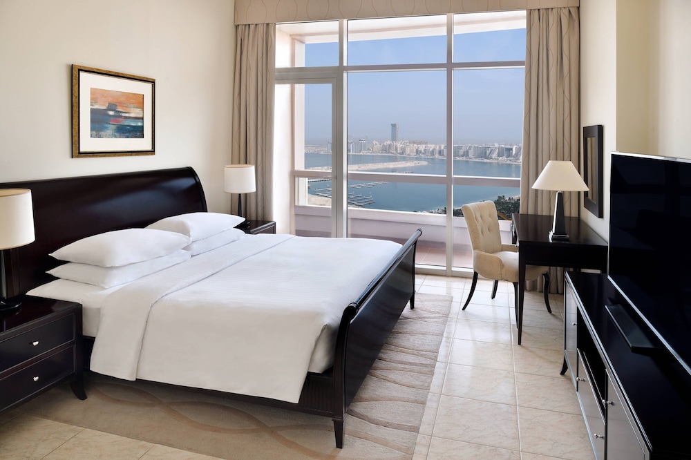 2 Bedrooms, Suite, with View, Balcony, Smoking